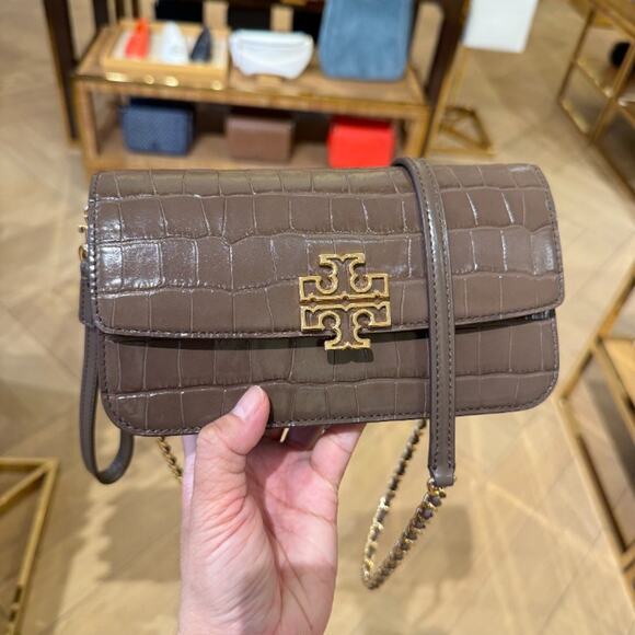 Tory Burch 141073 Britten Small Chain Wallet Wristlet Crossbody Bag - Picture 1 of 6